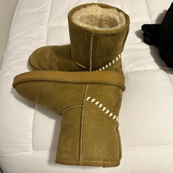 Brown fur boots! - Picture 3 of 4